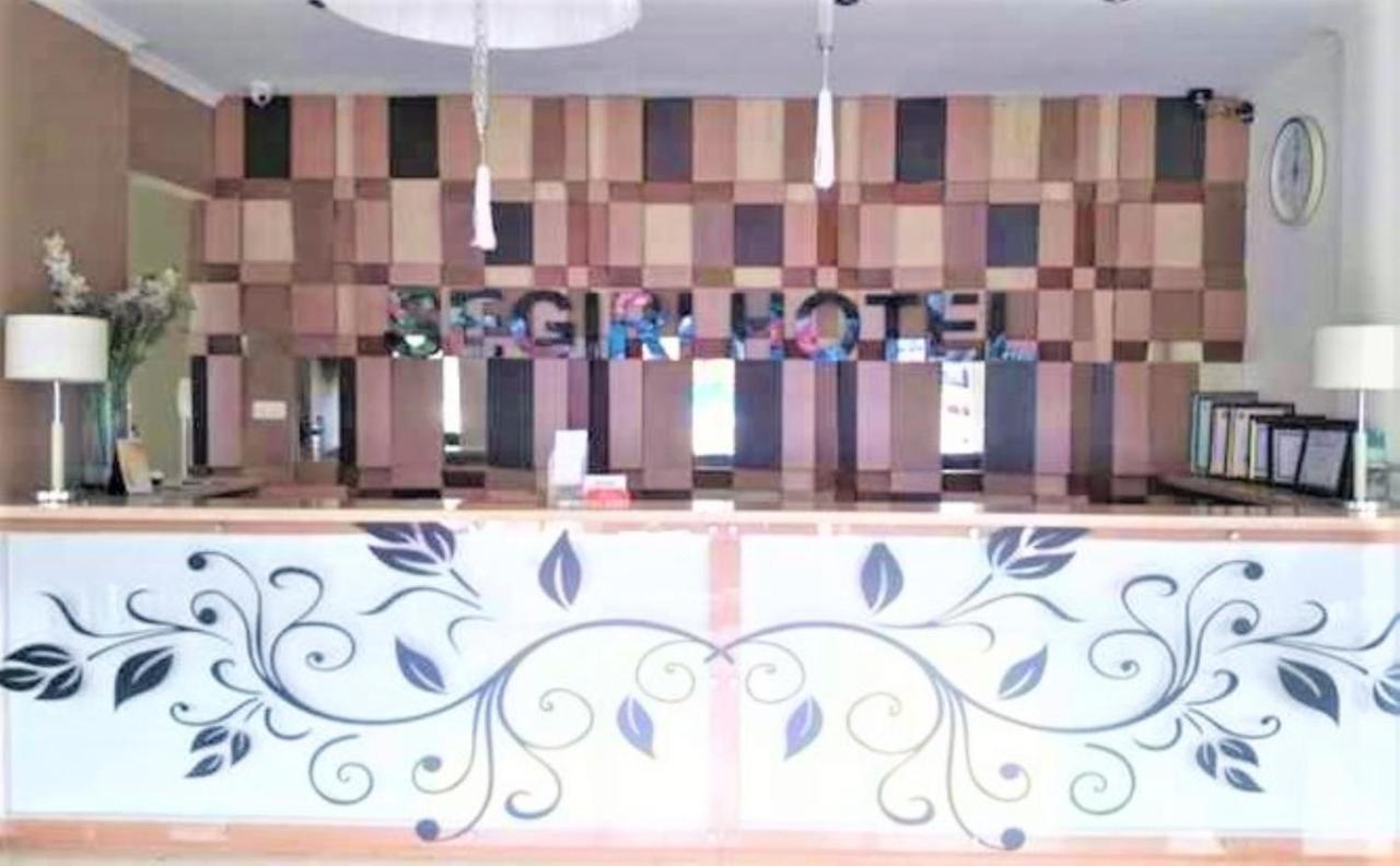 Hotel Segiri Samarinda Exterior photo